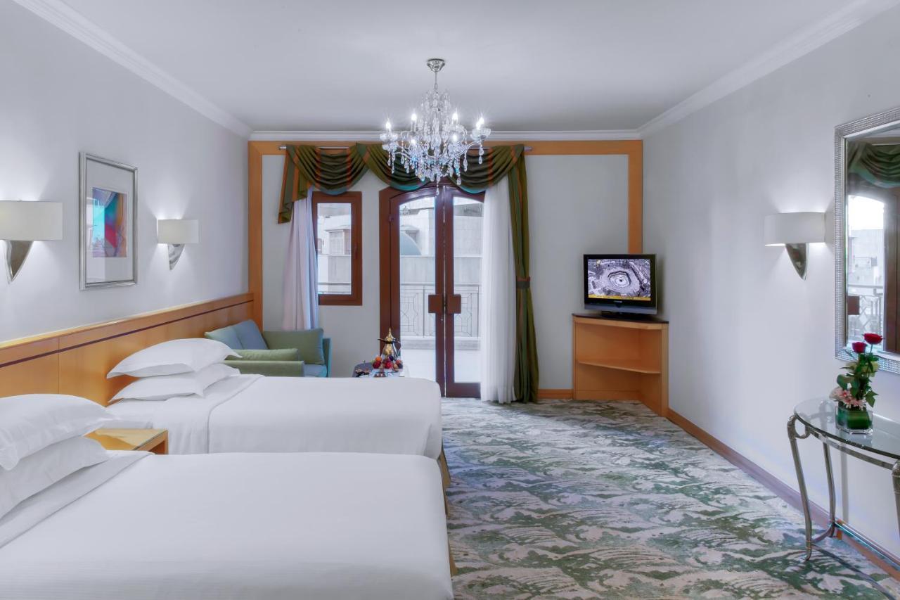 Hotel Makkah Towers La La Mecca Esterno foto A room at the hotel