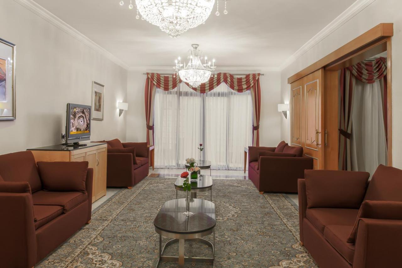 Hotel Makkah Towers La La Mecca Esterno foto A living room in a luxury hotel
