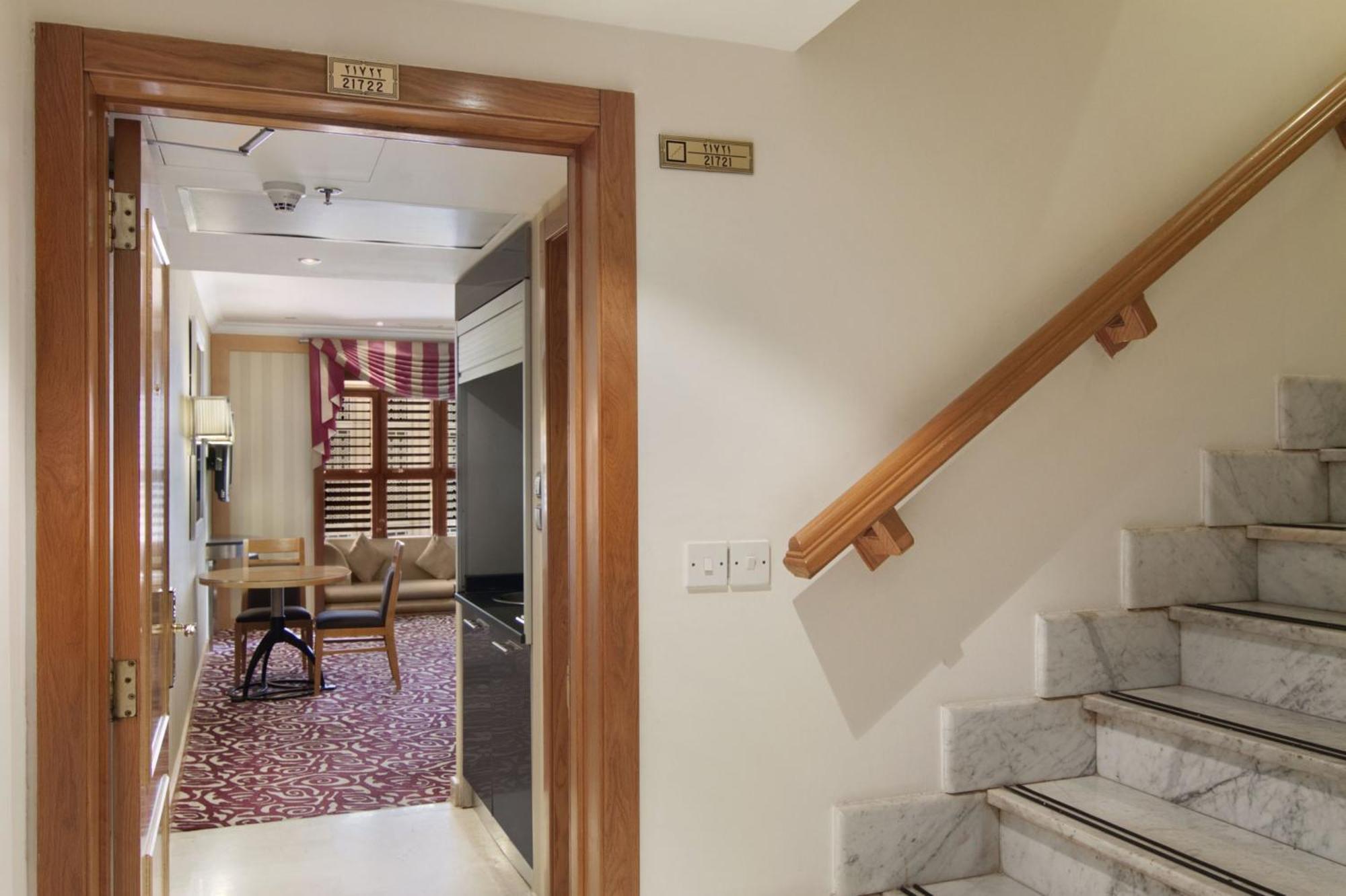 Hotel Makkah Towers La La Mecca Esterno foto Entrance to a suite at the hotel