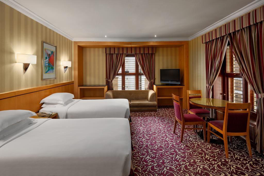 Hotel Makkah Towers La La Mecca Esterno foto A room at the hotel