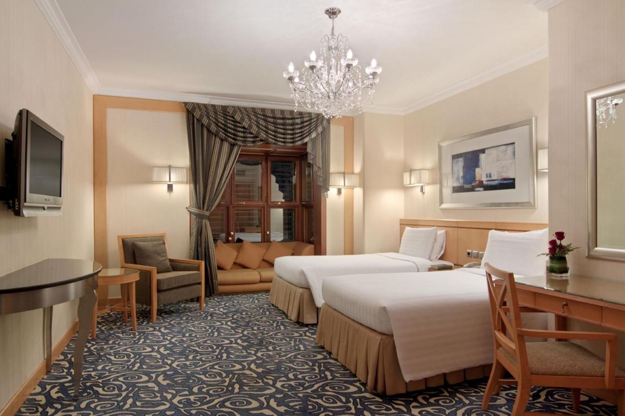 Hotel Makkah Towers La La Mecca Esterno foto A room at the hotel