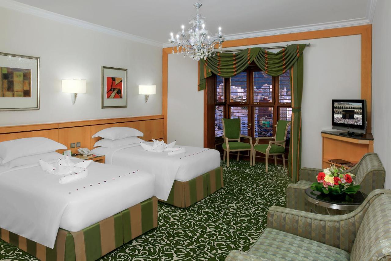 Hotel Makkah Towers La La Mecca Esterno foto A room at the hotel