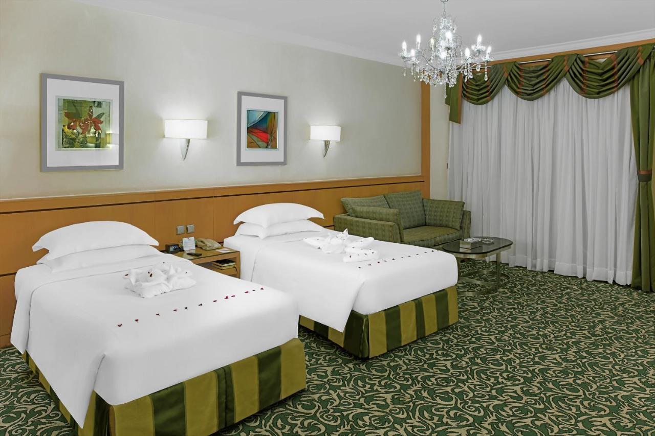 Hotel Makkah Towers La La Mecca Esterno foto A room at the hotel